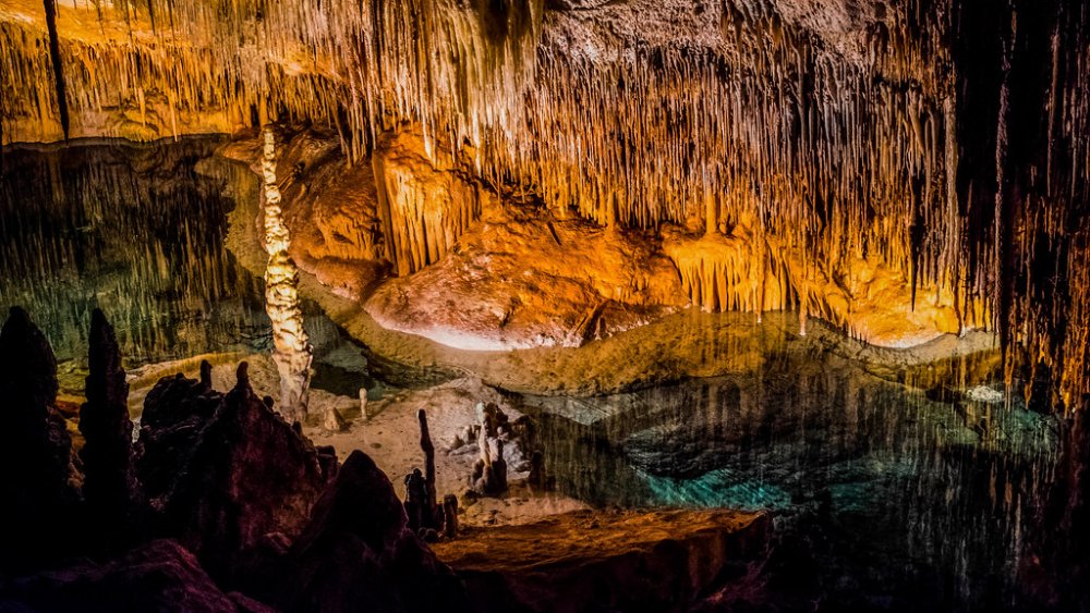 Cuevas del Drach II (The Caves of Drach)